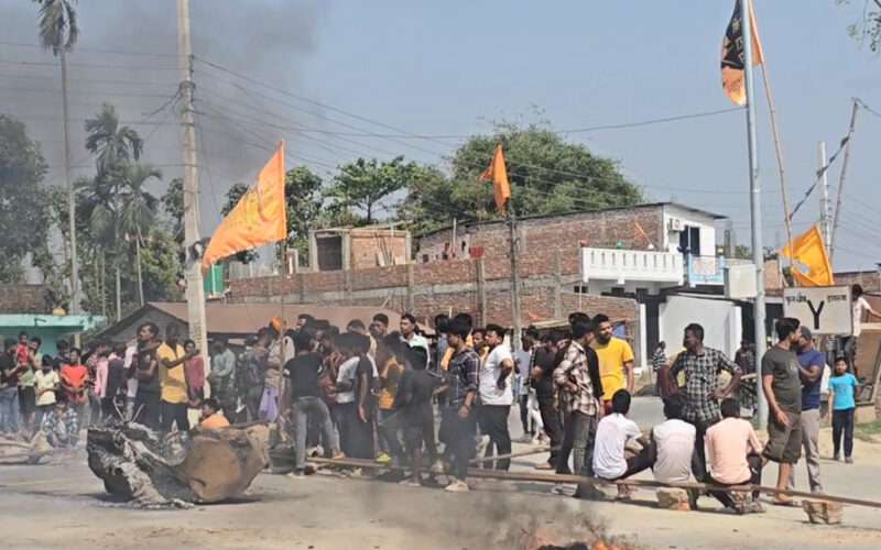 सुनसरीमा जारी प्रदर्शन हिंसात्मक बनेपछि नियन्त्रणमा लिन प्रहरीद्वारा बल प्रयोग