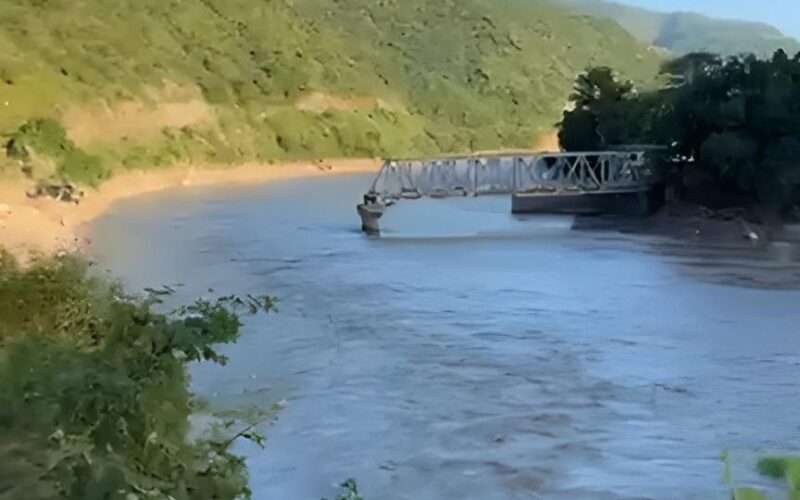 सिन्धुली र रामेछाप जोड्ने खुर्कोटको पक्की पुल सुनकोसीको बाढीले बगाए!