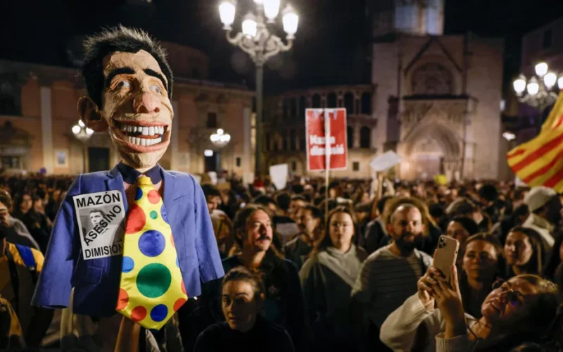 स्पेनमा बाढीपछि आक्रोशित जनता प्रशासनविरुद्ध सडकमा उत्रिए