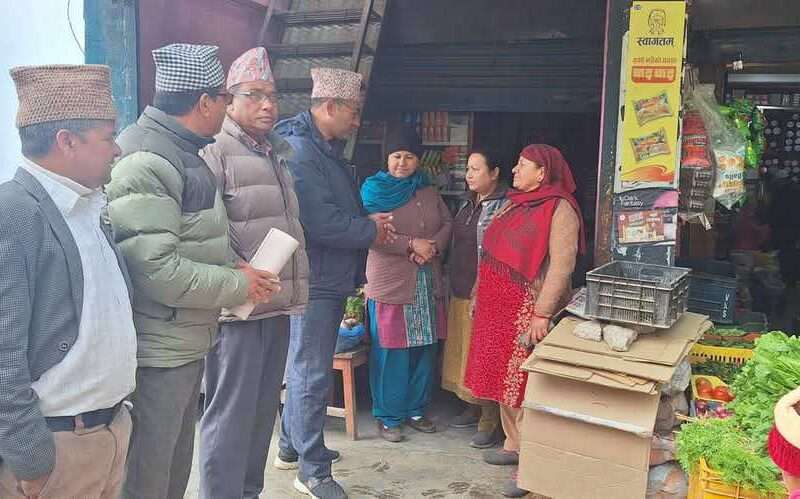 नेकपा एमाले भएर नागरिक भेट्दा