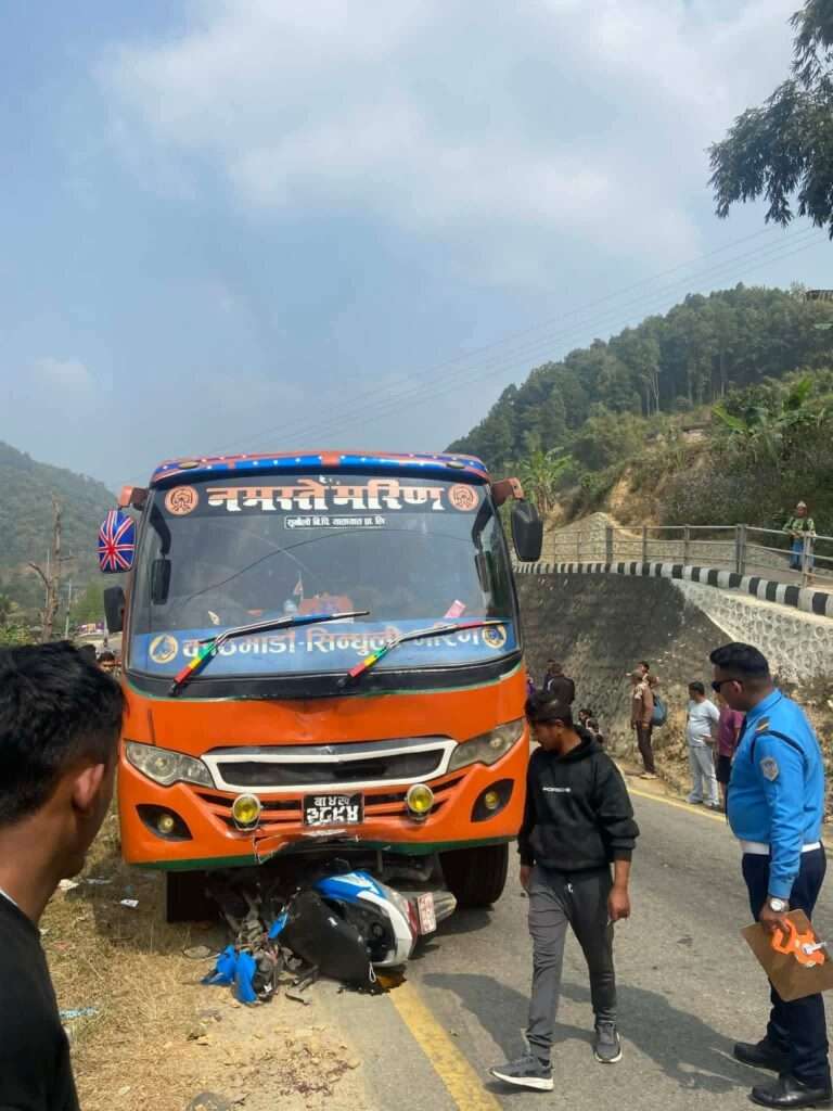 सिन्धुली जिल्लामा सवारी दुर्घटना : स्कुटर चालकको मृत्यु