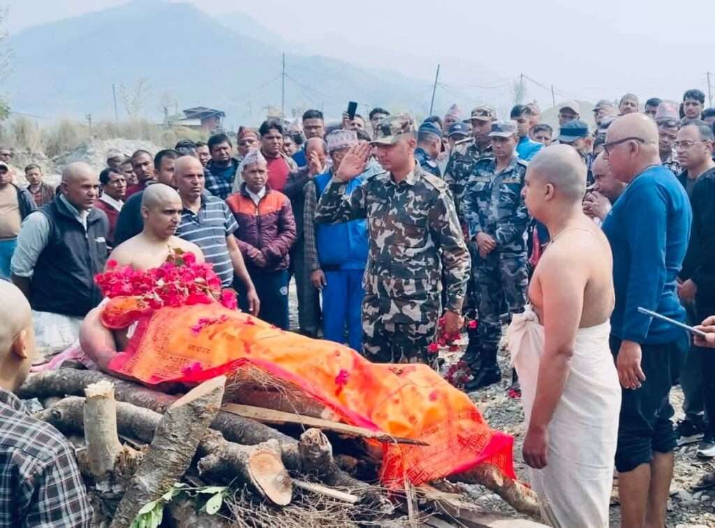 दुर्घटनामा निधन भएका डोर प्रसाद घिमिरेलाई श्रद्धाञ्जलीसहित अन्तिम बिदाइ