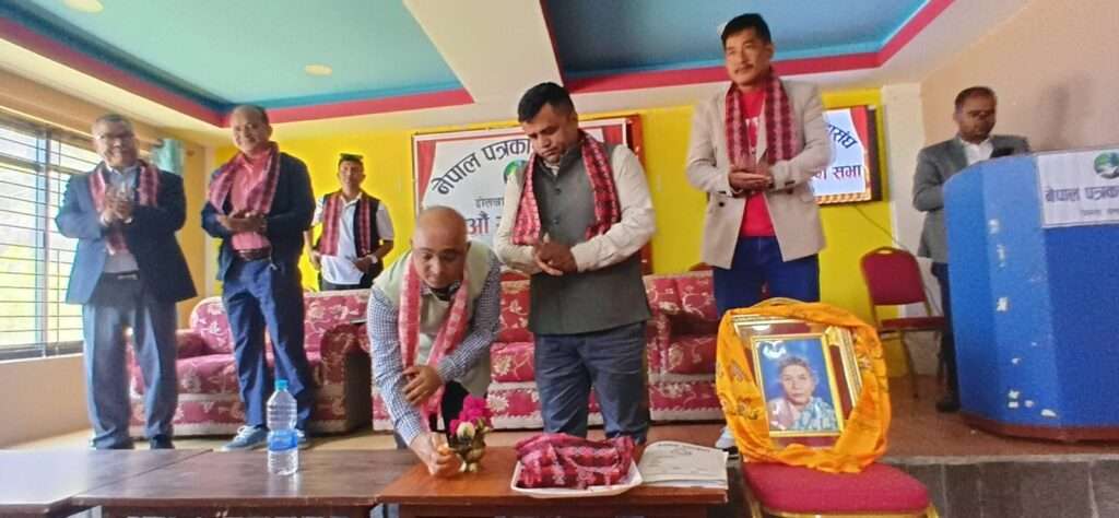 विकास पत्रकारितामार्फत समाजको आवाज बनेका कालिका खड्का सम्मानित।