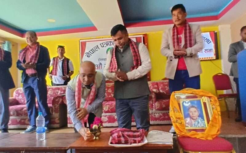 विकास पत्रकारितामार्फत समाजको आवाज बनेका कालिका खड्का सम्मानित।