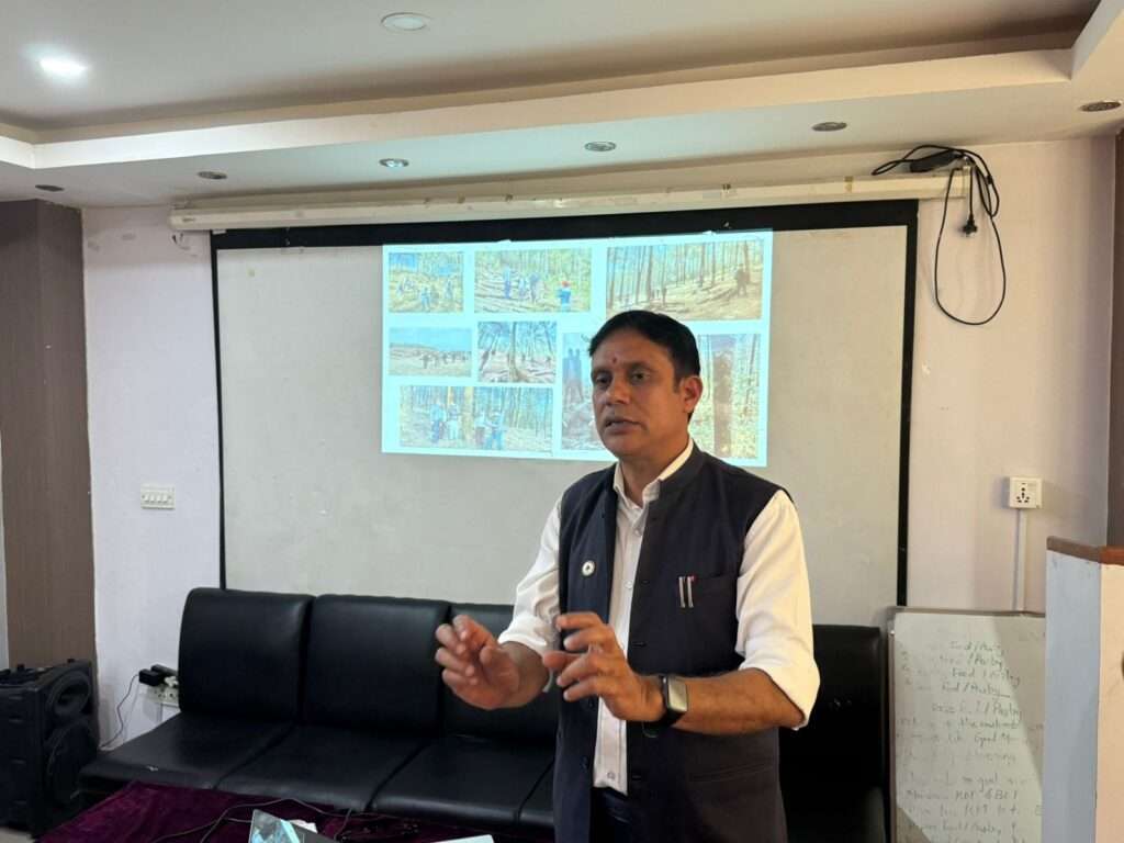 वन संरक्षणमा सञ्चार क्षेत्रको भूमिका महत्वपूर्ण : दोलखामा पत्रकारका लागि अभिमुखीकरण कार्यक्रम सम्पन्न