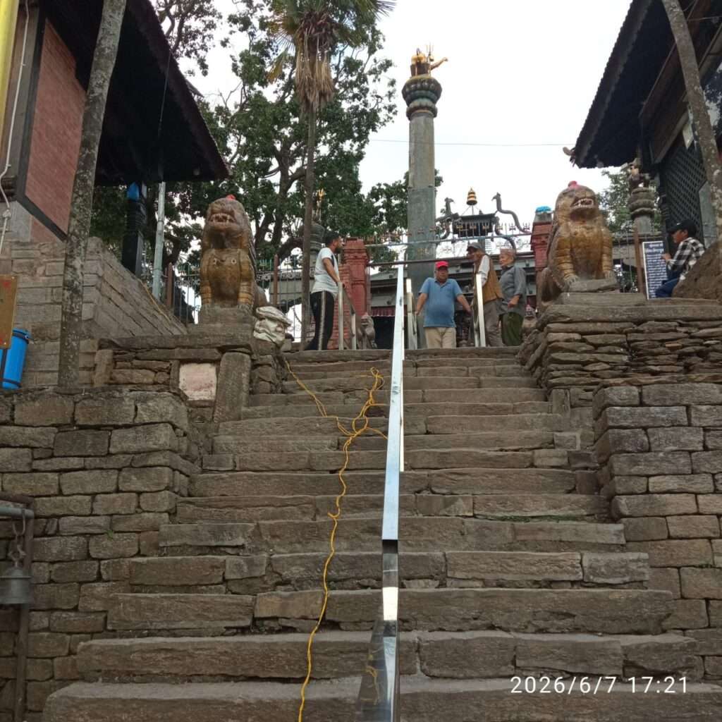 भीमेश्वर मन्दिरमा भक्तजन व्यवस्थापनका लागि अस्थायी स्टिल रेलिङ निर्माण