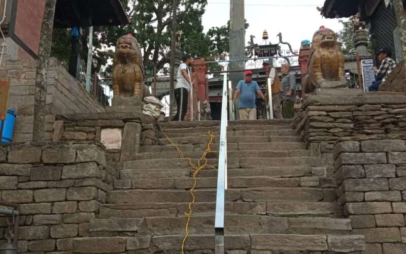 भीमेश्वर मन्दिरमा भक्तजन व्यवस्थापनका लागि अस्थायी स्टिल रेलिङ निर्माण
