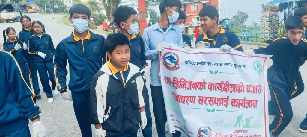 अभयपुर बजार क्षेत्रमा सरसफाइ अभियान, भीम माध्यमिक विद्यालयका विद्यार्थीको सक्रिय सहभागिता।