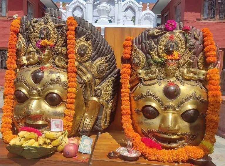 ३२ वर्षपछि स्वदेश फर्किए आकाश भैरवका ऐतिहासिक मुकुट, दोलखाबासीमा खुसीको लहर