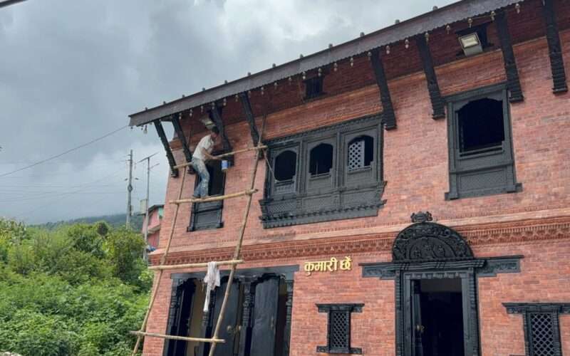 अभयपुर सहरको ऐतिहासिक भैरव–कुमारी जात्राको तयारीमा रङ्गरोगन।